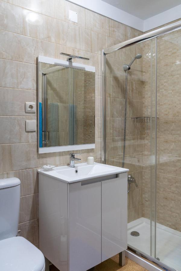 Quarto Triplo com Casa de Banho Privativa