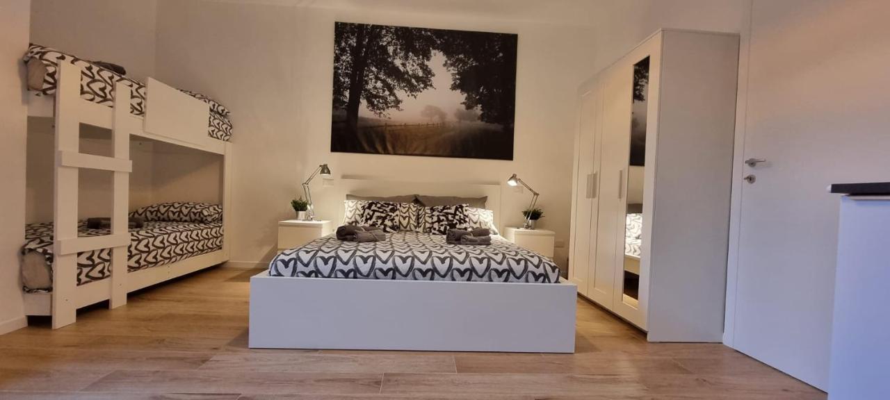 Camera Quadrupla Classica con Balcone e Bagno Privato Esterno