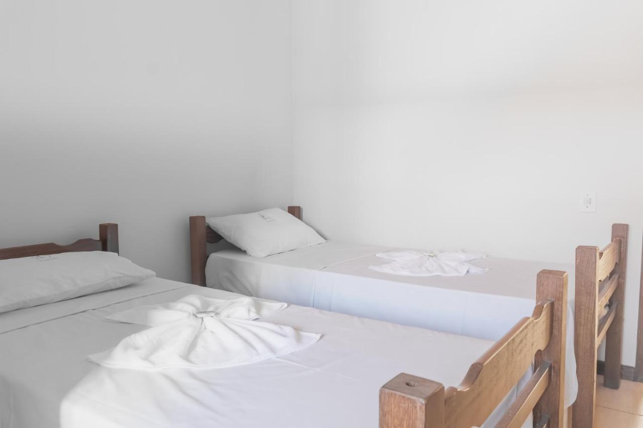 Quarto com 2 Camas de Solteiro