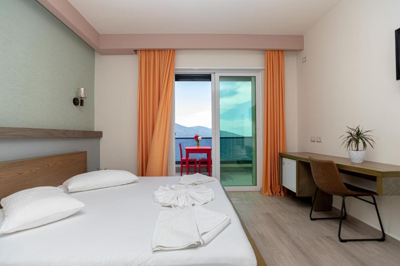 Camera Tripla con Vista Mare e Balcone.