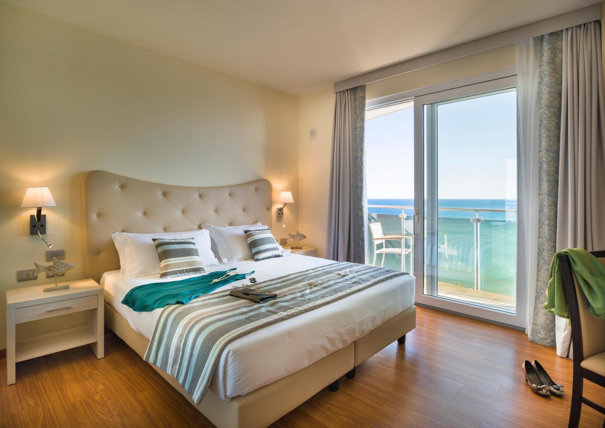 Double or Twin Room Sea View,777983269:JPEG