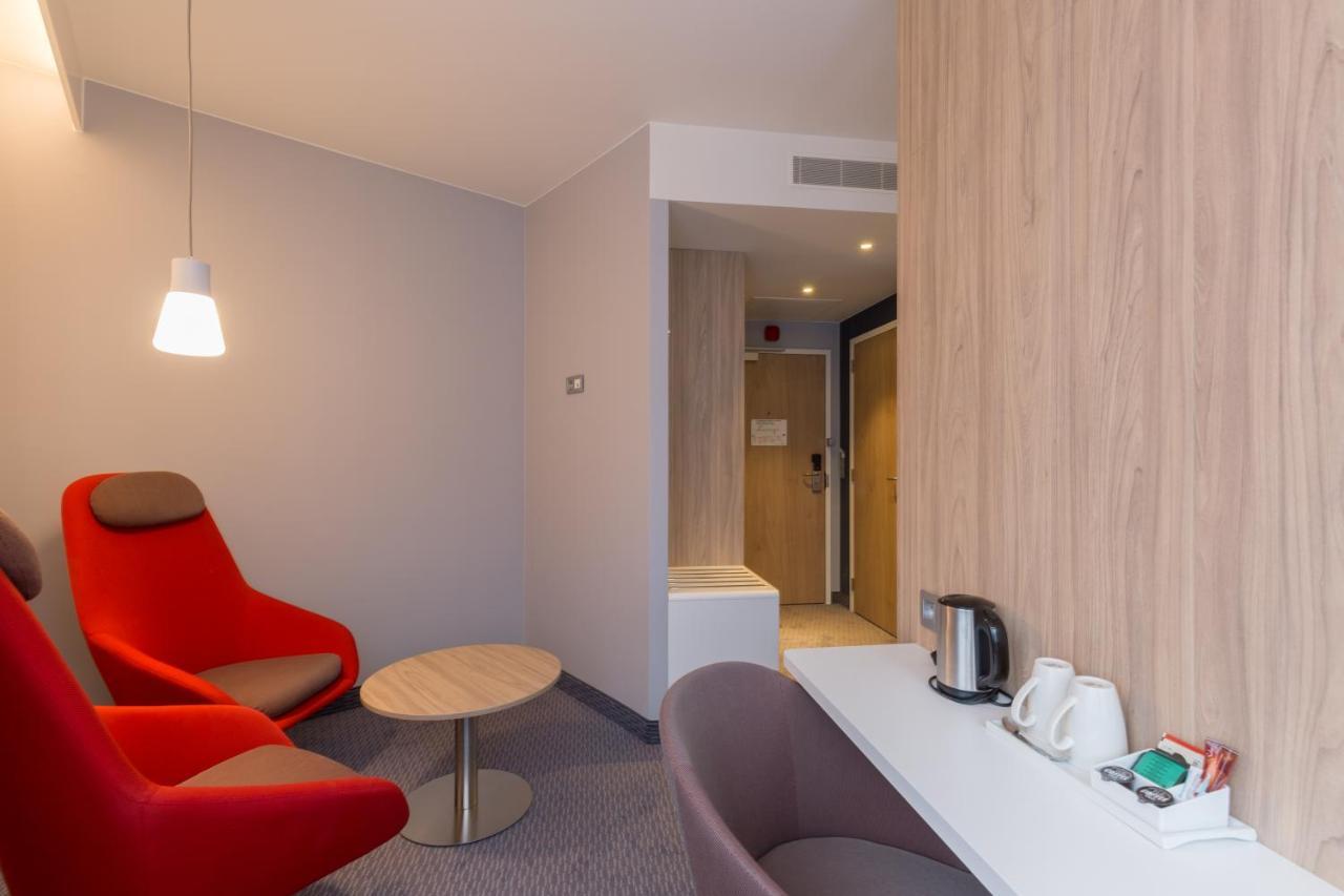 Habitación estándar con espacio adicional y cama grande con desayuno gratuito
