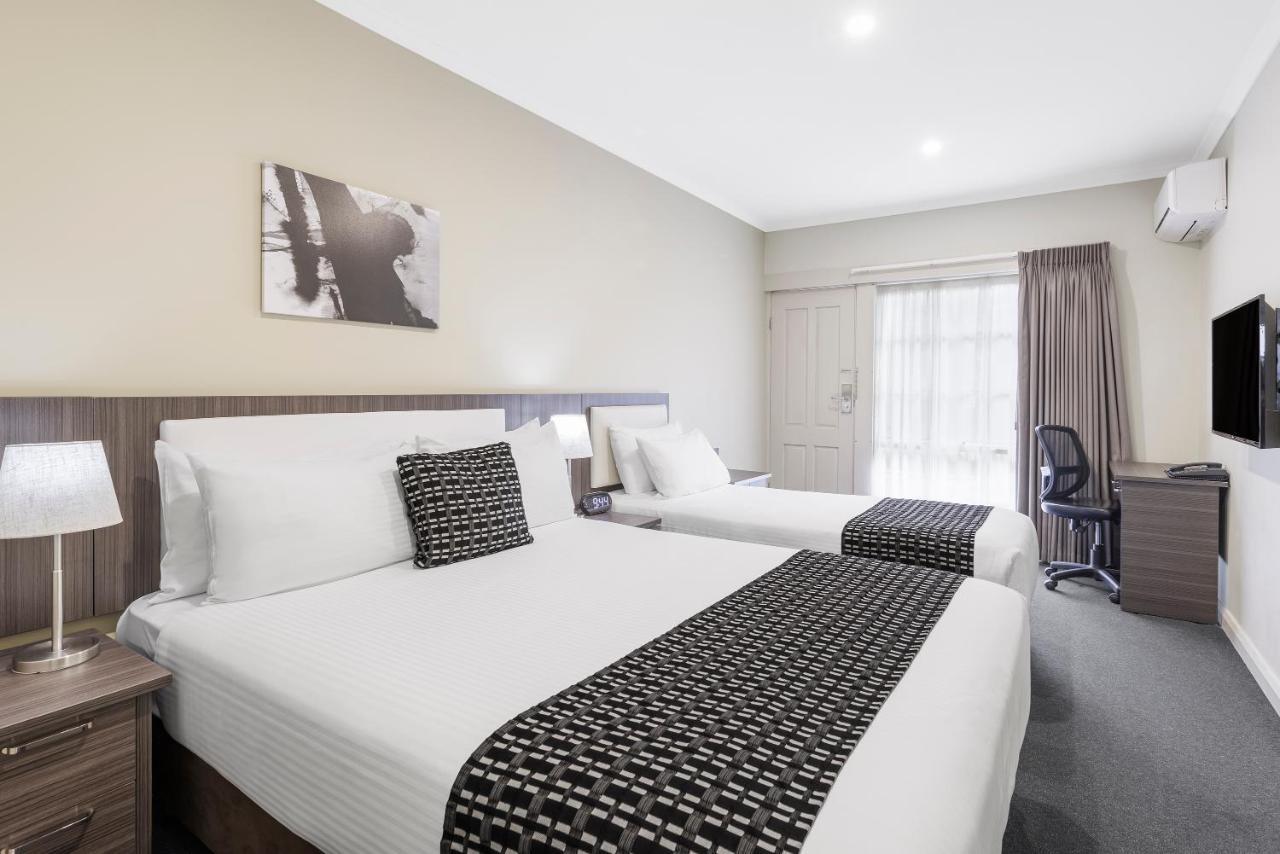 Quarto com 2 Camas de Solteiro