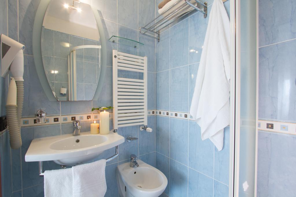 Triple Room,700761337:JPEG