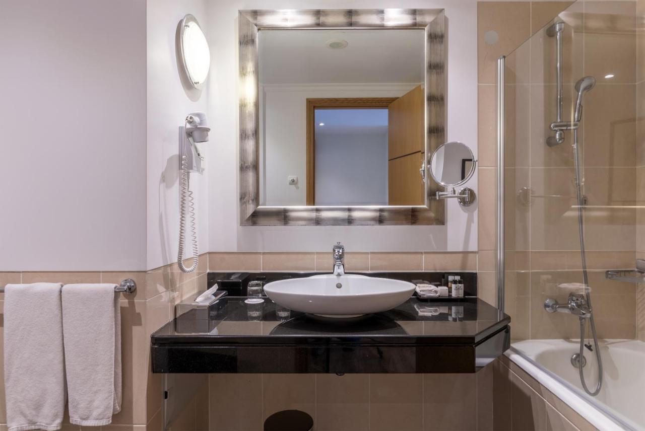 Quarto Familiar (2 Adultos + 2 Crianças)