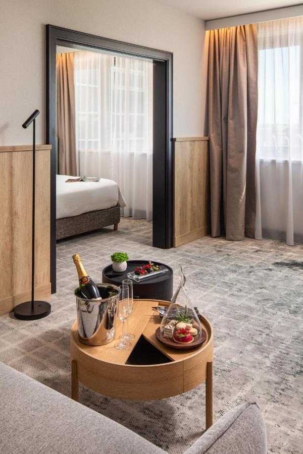 Suite Junior con cama grande y sala de estar
