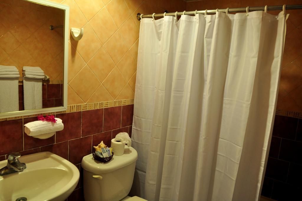 Queen Room - Free WiFi