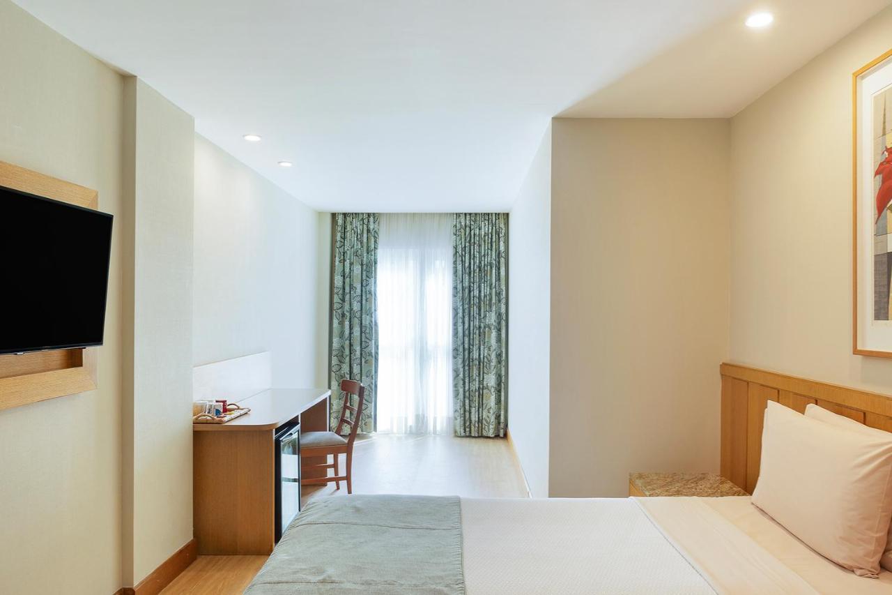 Quarto Superior Executivo com 2 Camas de Solteiro