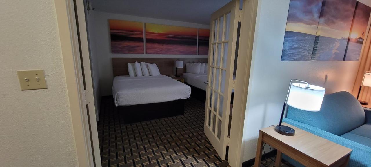 Suite with Two Queen Beds - Non-Smoking