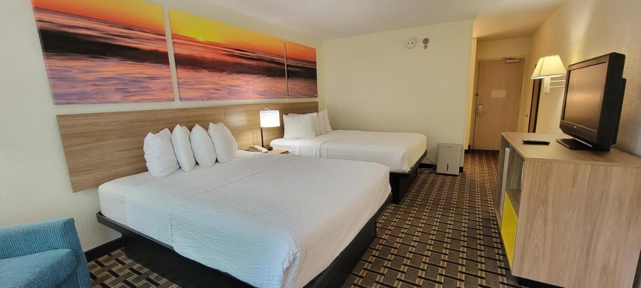 Queen Room with Two Queen Beds - Non-Smoking