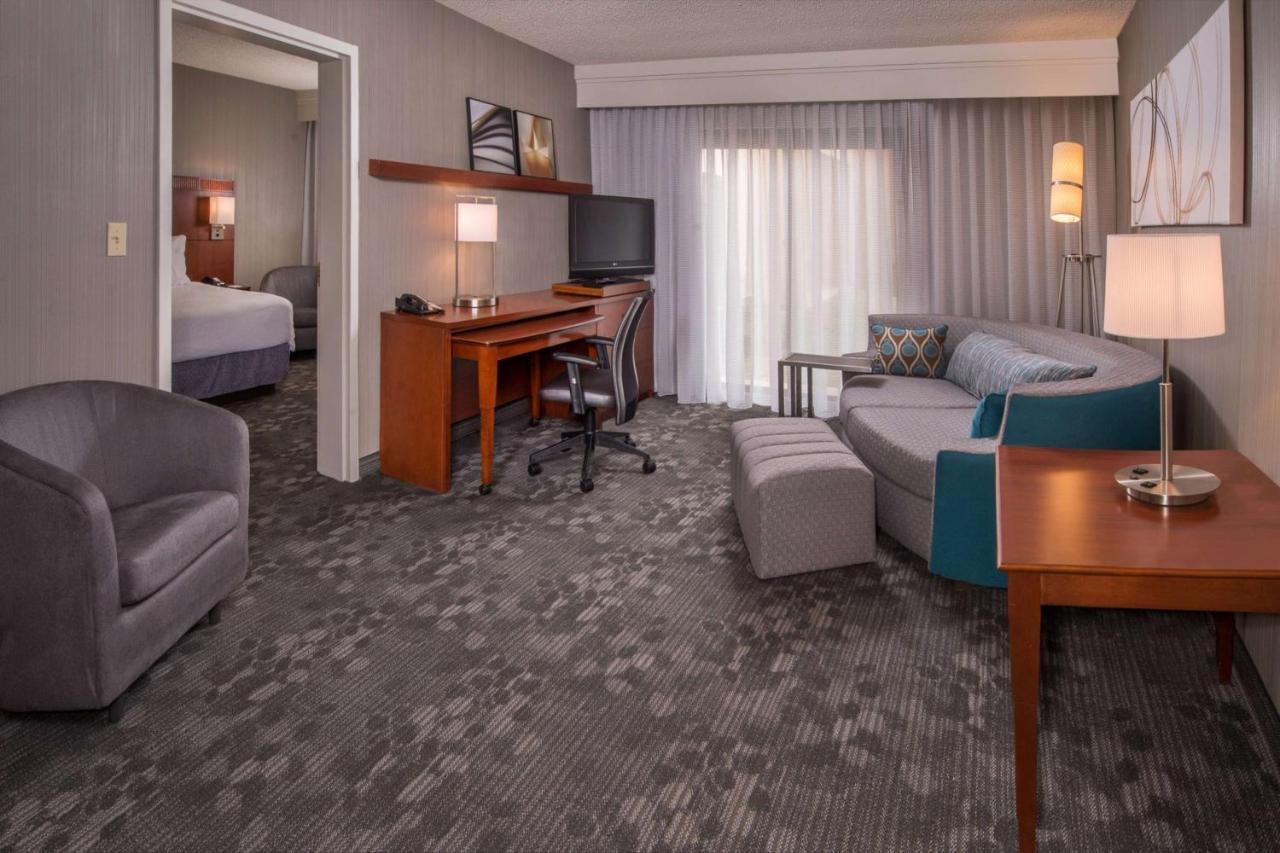 One-Bedroom King Suite