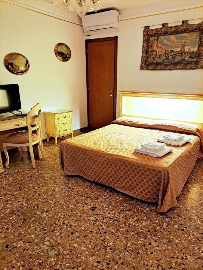 Doppelzimmer mit eigenem externen Bad