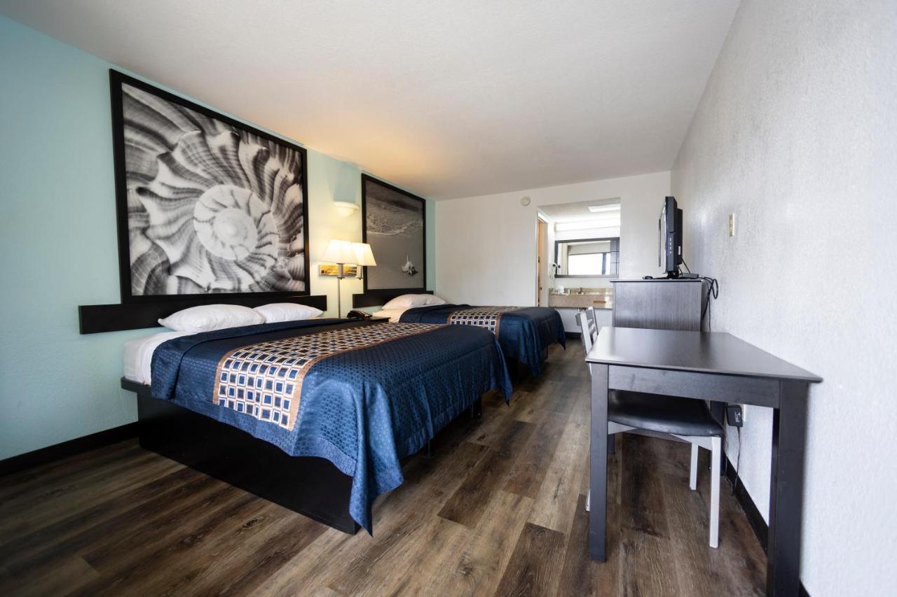 Queen Room with Two Queen Beds - Non-Smoking