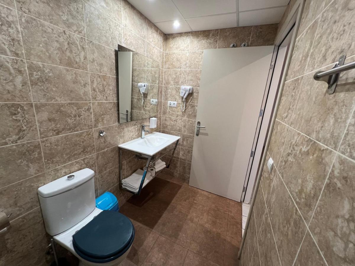 One-Bedroom Apartment,1263882988:JPEG