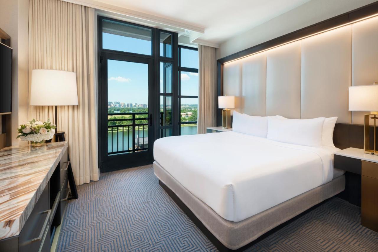 Suite Lit King-Size Junior avec Petit Balcon - Vue sur Rivière