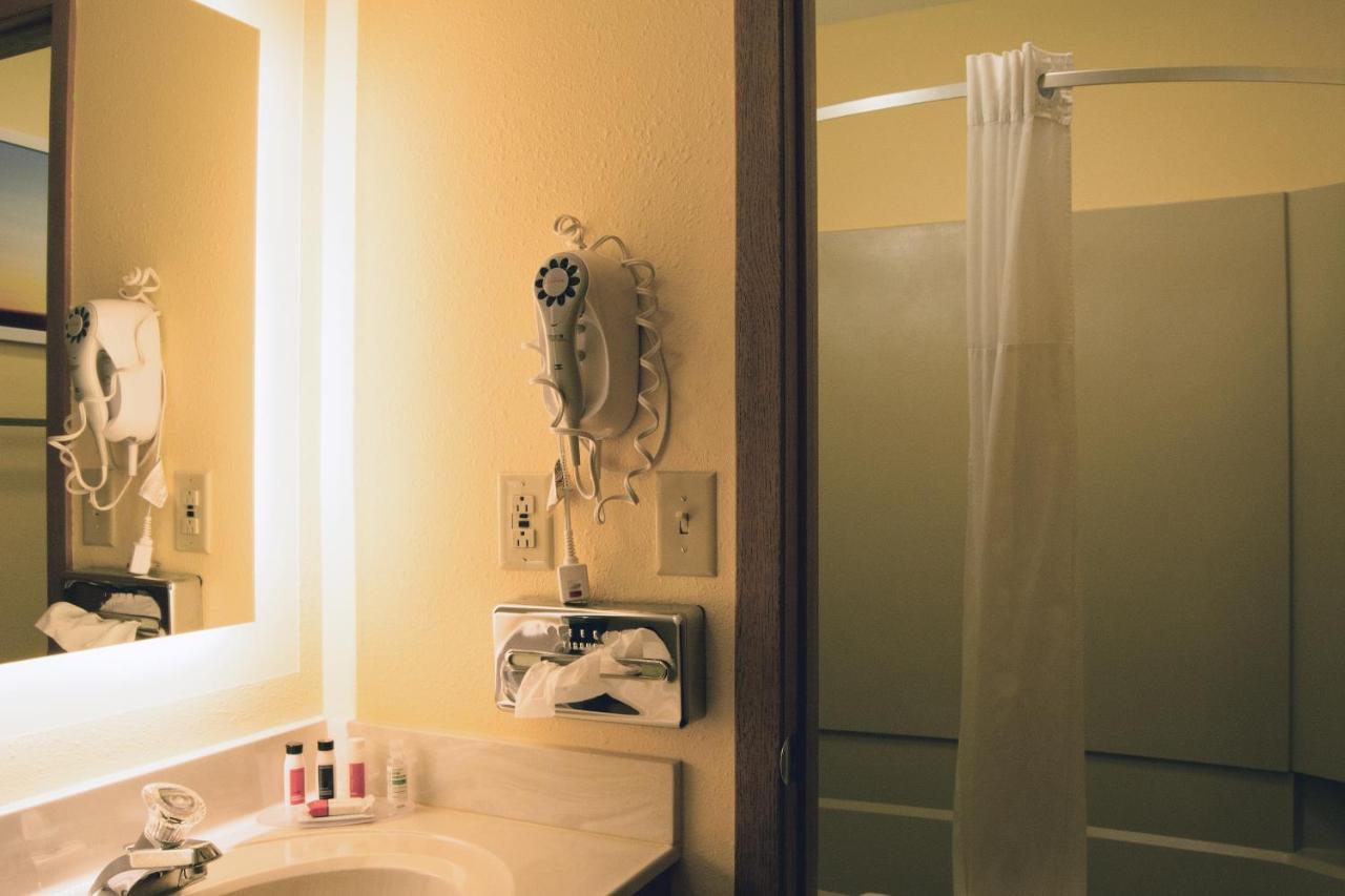 Queen Room - Non-Smoking
