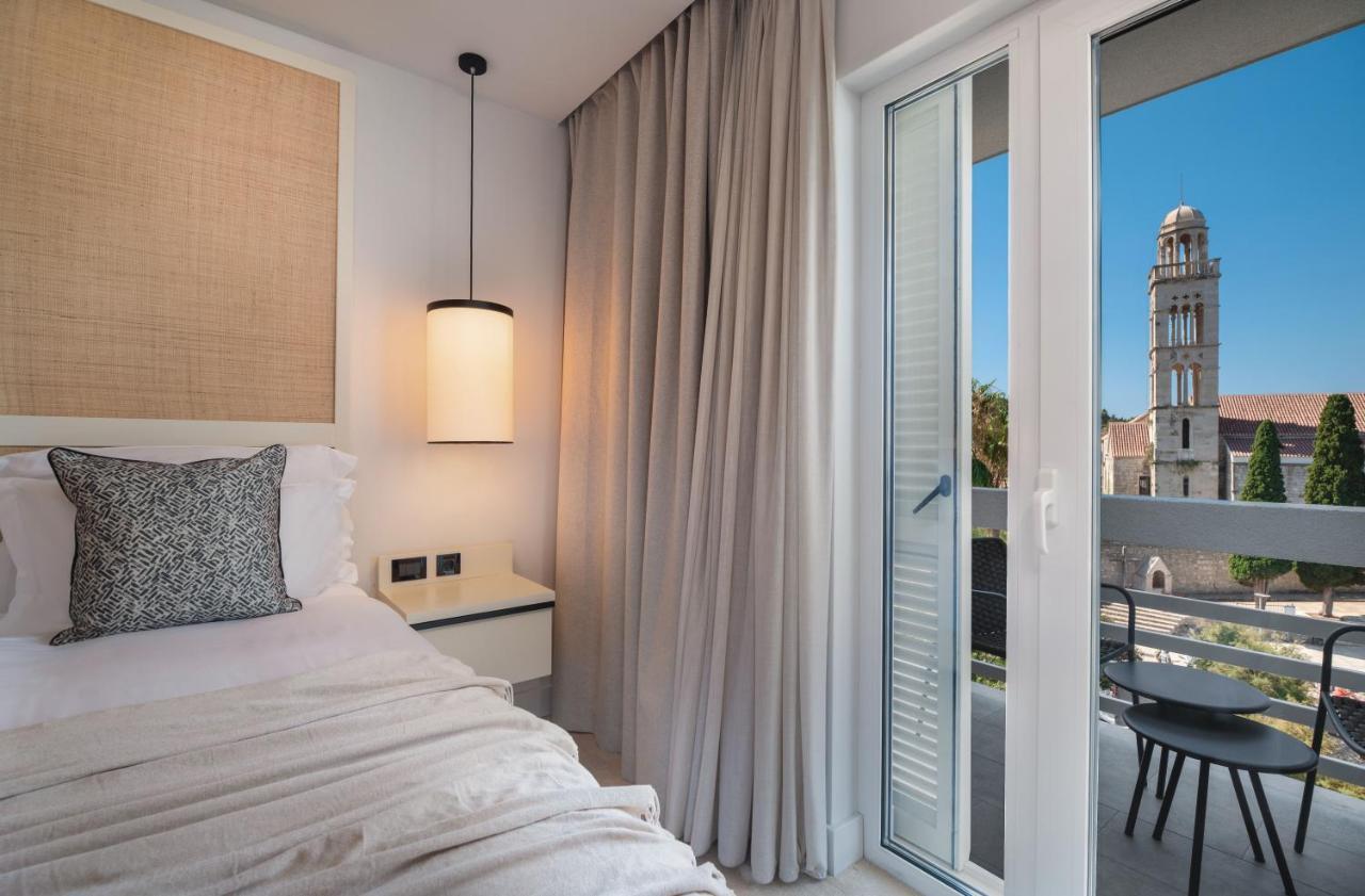Doppelzimmer mit Balkon und Meerblick