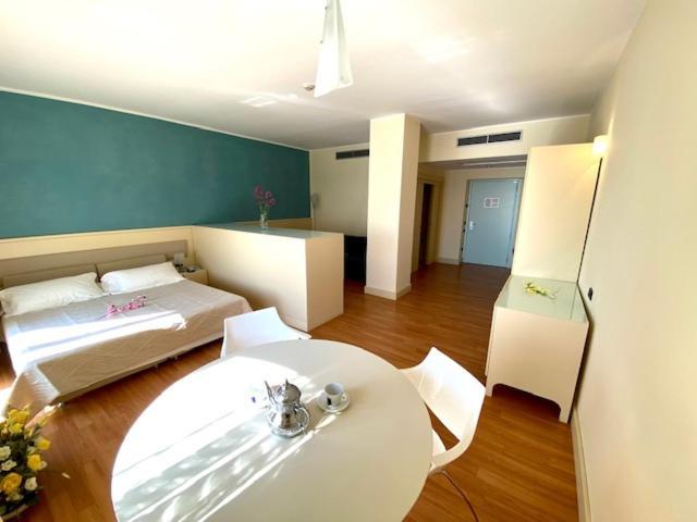 Camera Deluxe Matrimoniale con Vista Mare