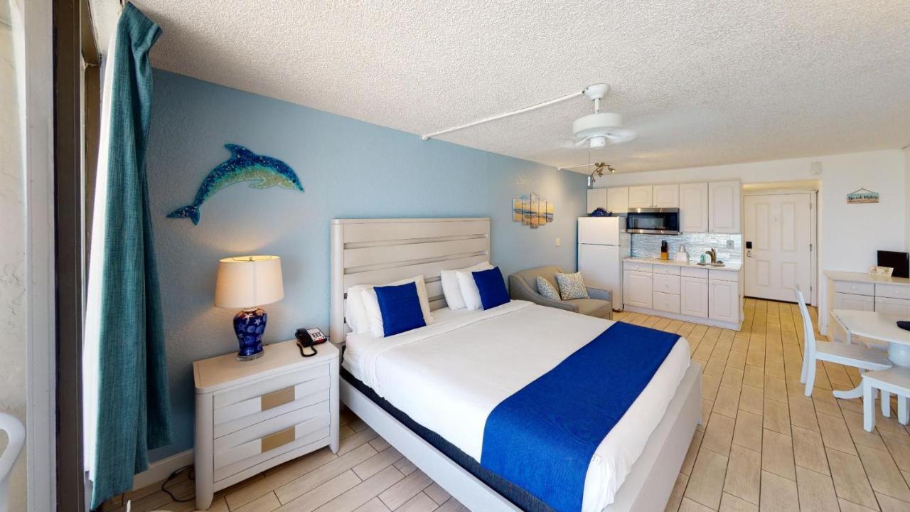 Standard King Ocean View 203