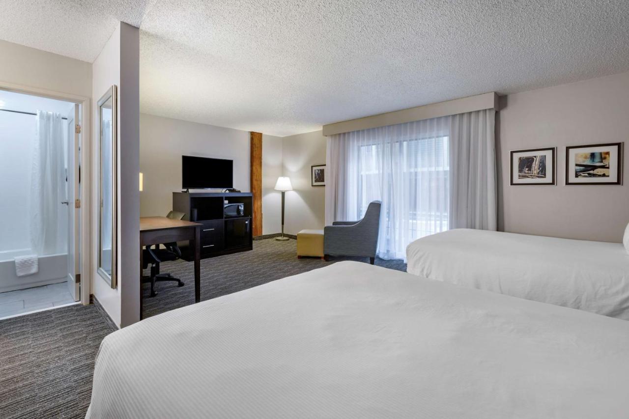 Queen Room with Two Queen Beds - Poolside
