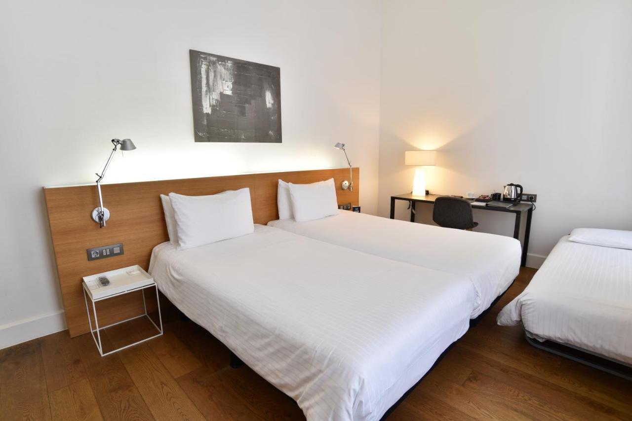 Quarto Duplo Standard com Cama Extra
