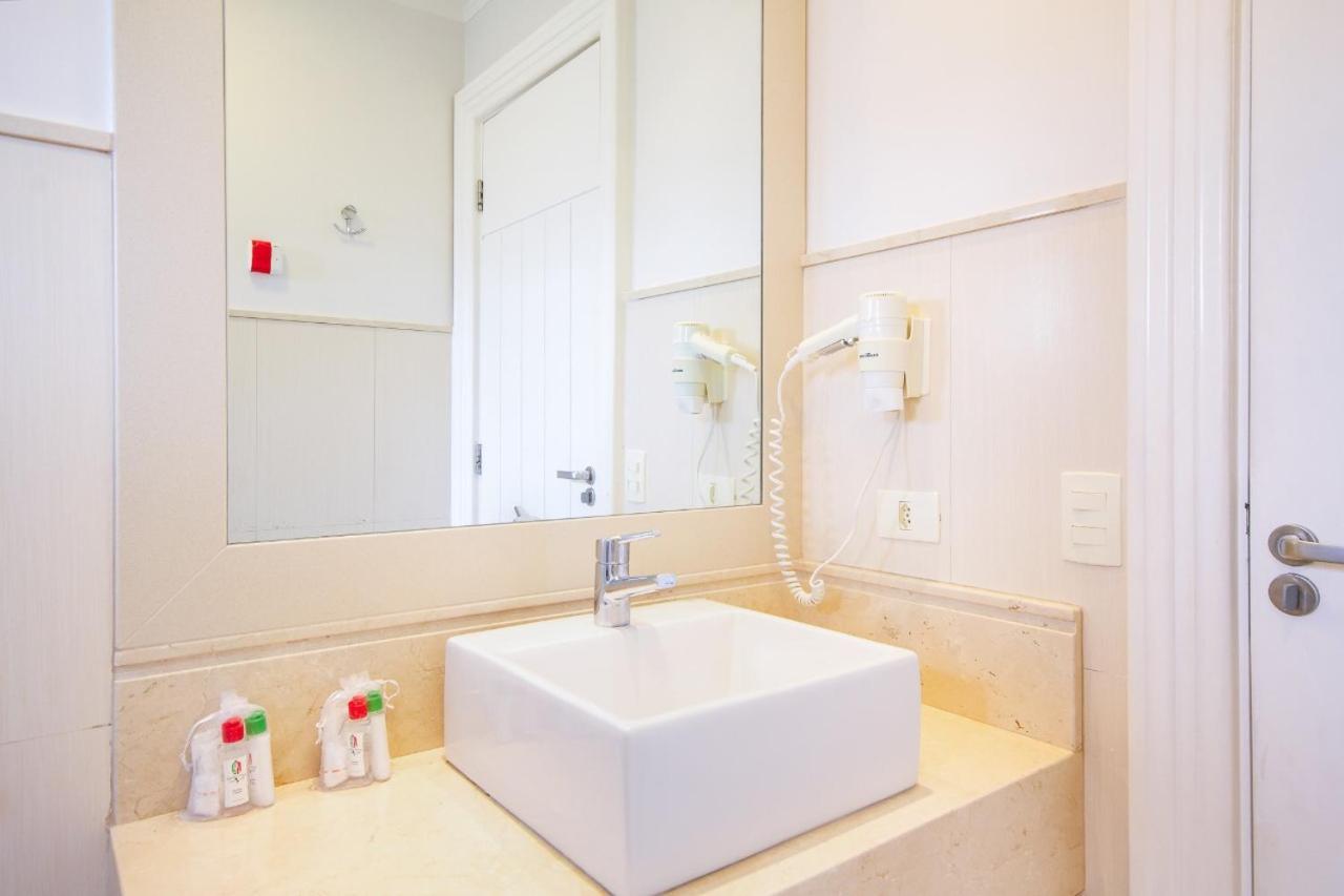 Quarto com 2 Camas de Solteiro