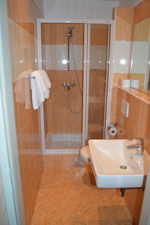 Double Room with Extra Bed,1652764882:JPEG