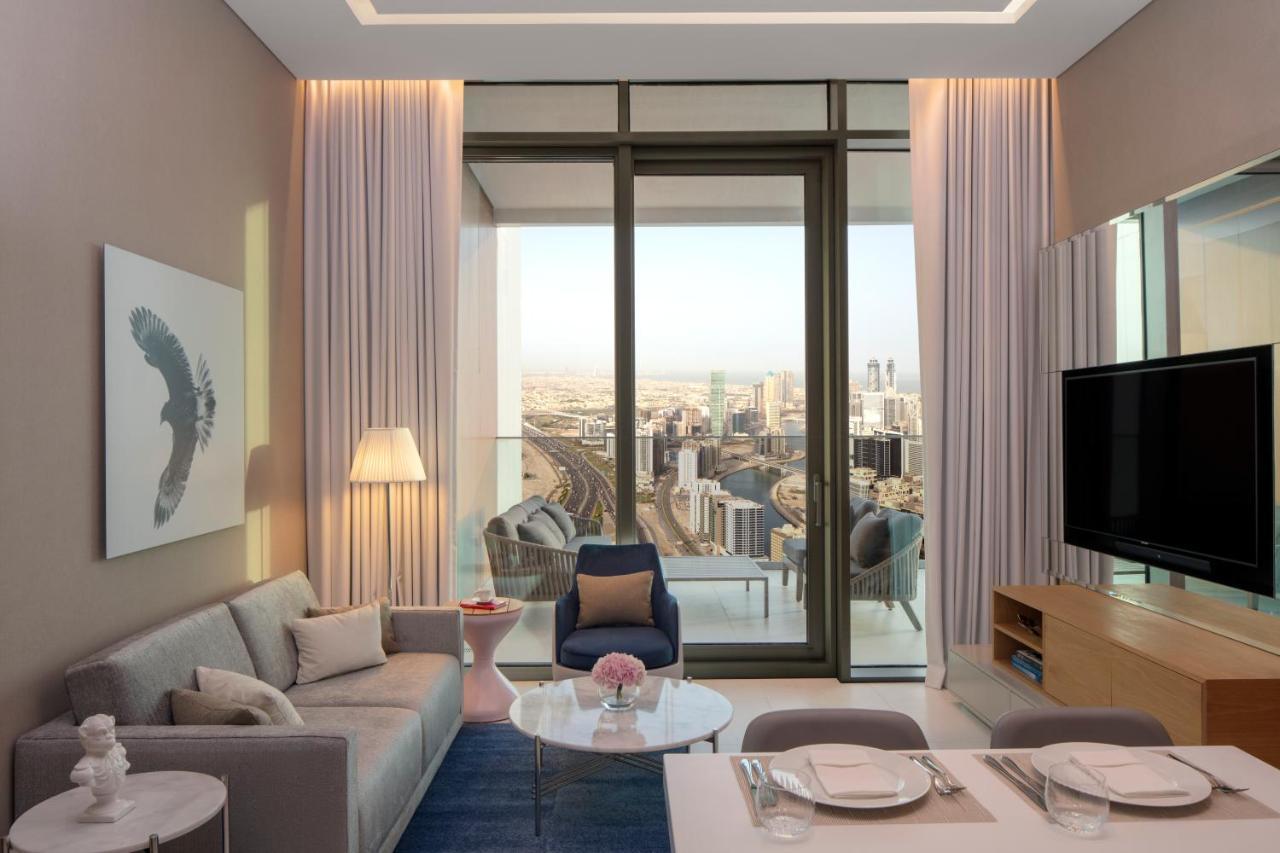 Wohneinheit Prime Living mit einem Schlafzimmer, Kingsize-Bett und Balkon