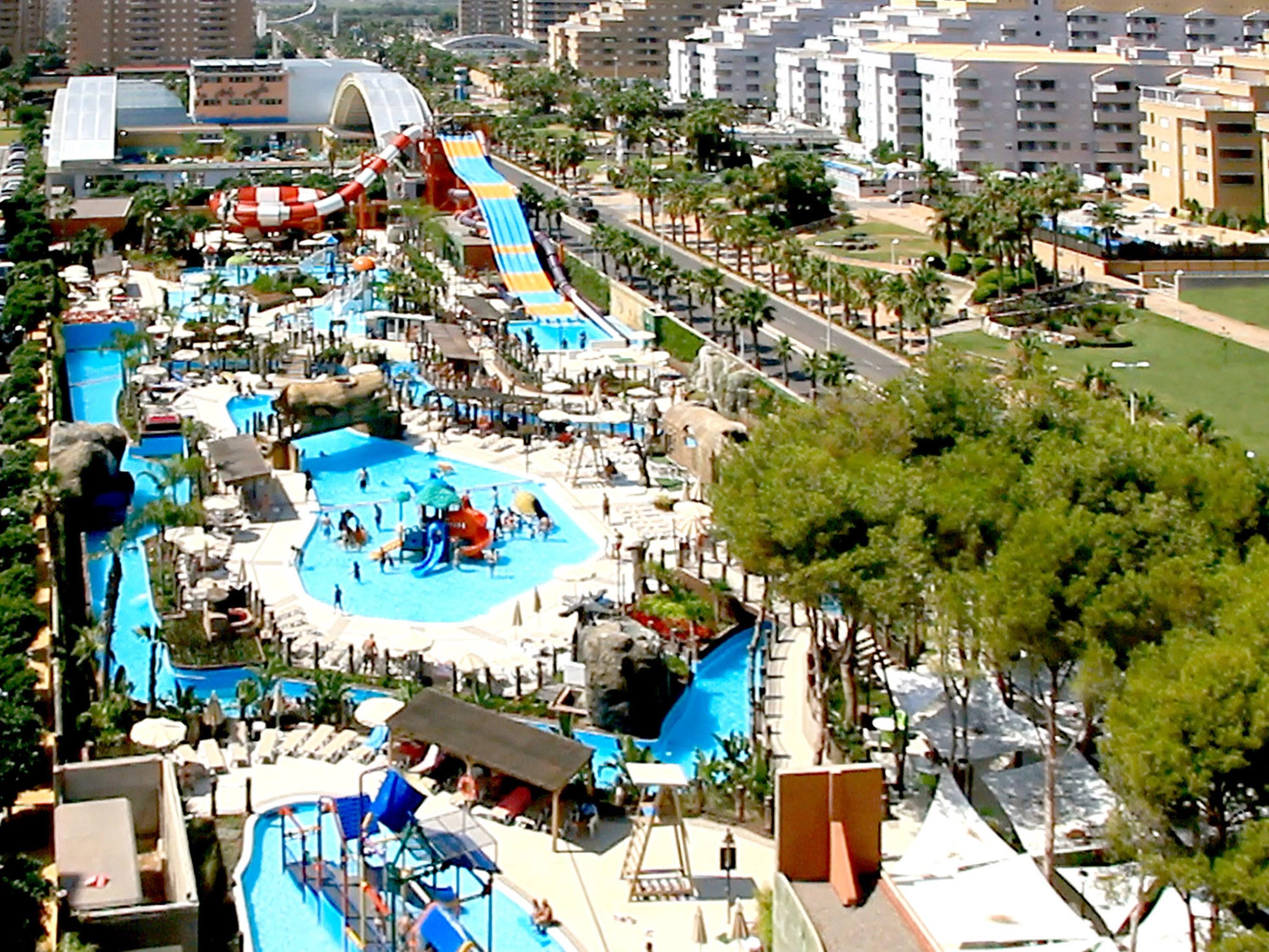 Habitación Doble con acceso al parque de atracciones (2 adultos + 2 niños)