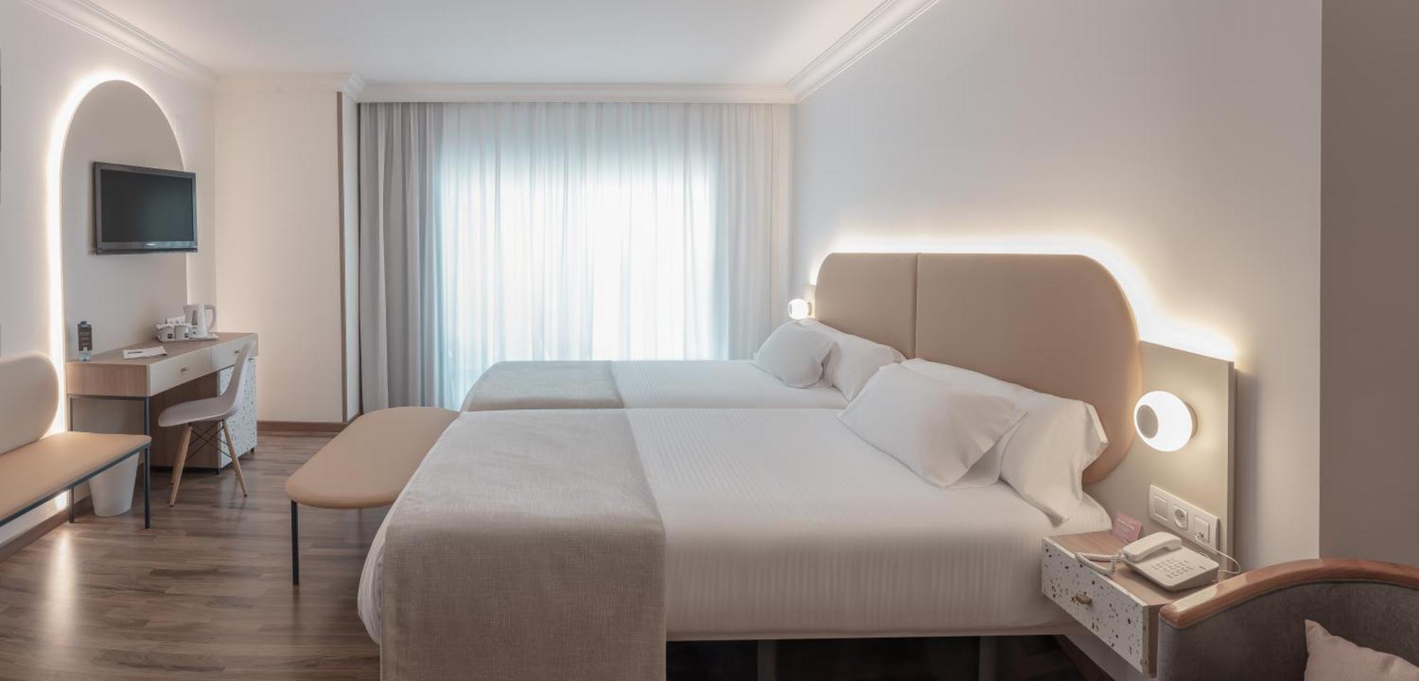 Deluxe Double Room with Terrace,1272948823:JPEG