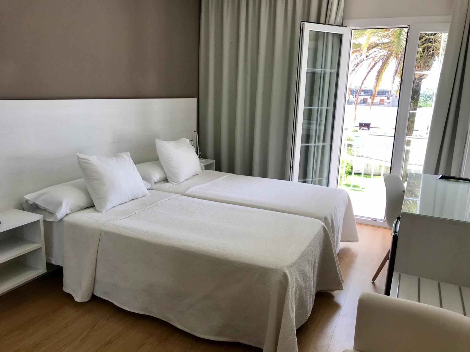 Twin Room,1589394727:JPEG