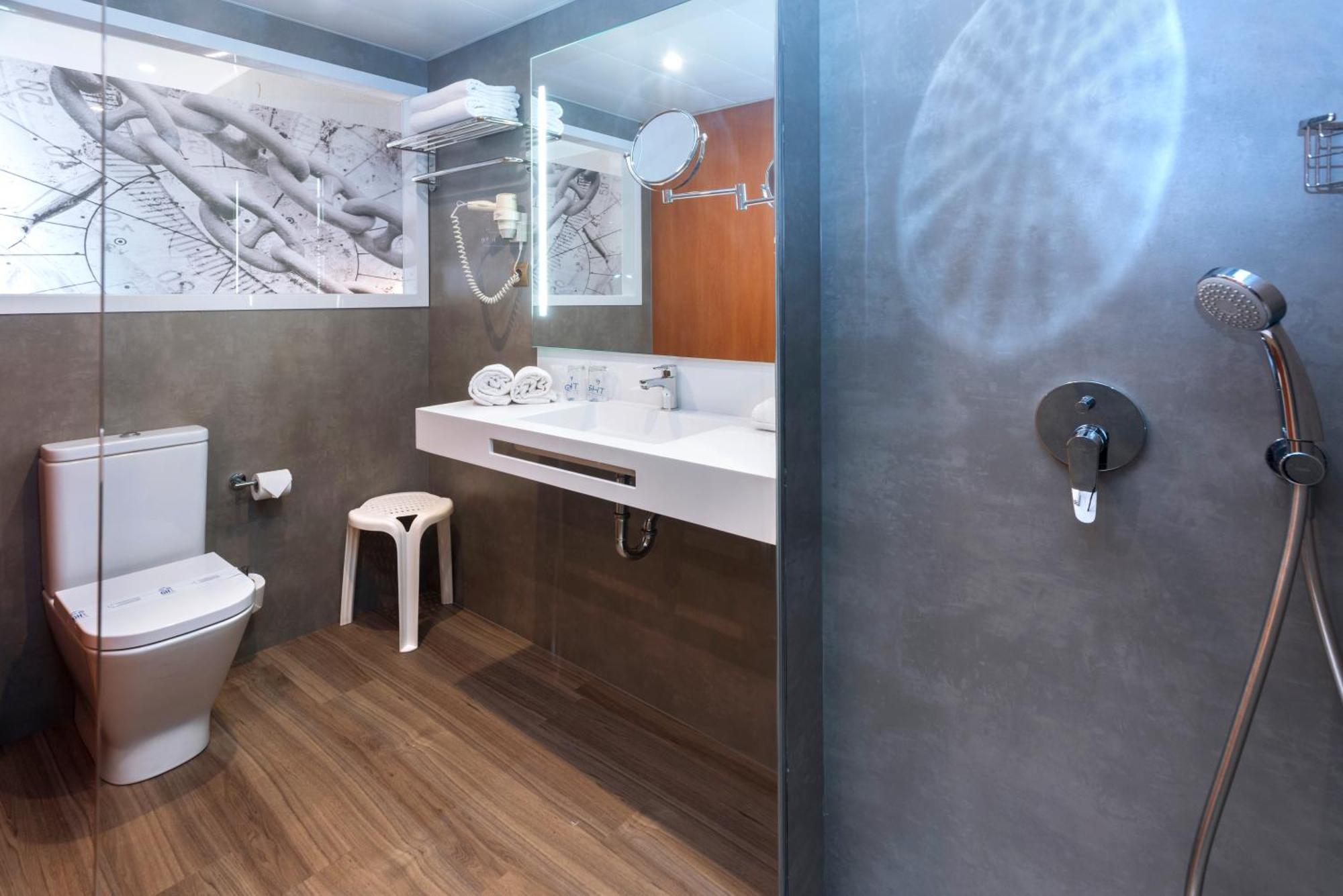 Chambre Double ou Lits Jumeaux avec Balcon - Vue sur Piscine