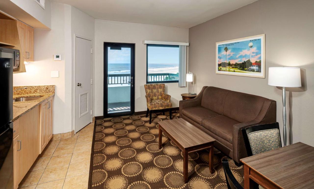 One-Bedroom Suite with Two Double Beds and Ocean View - Non-Smoking