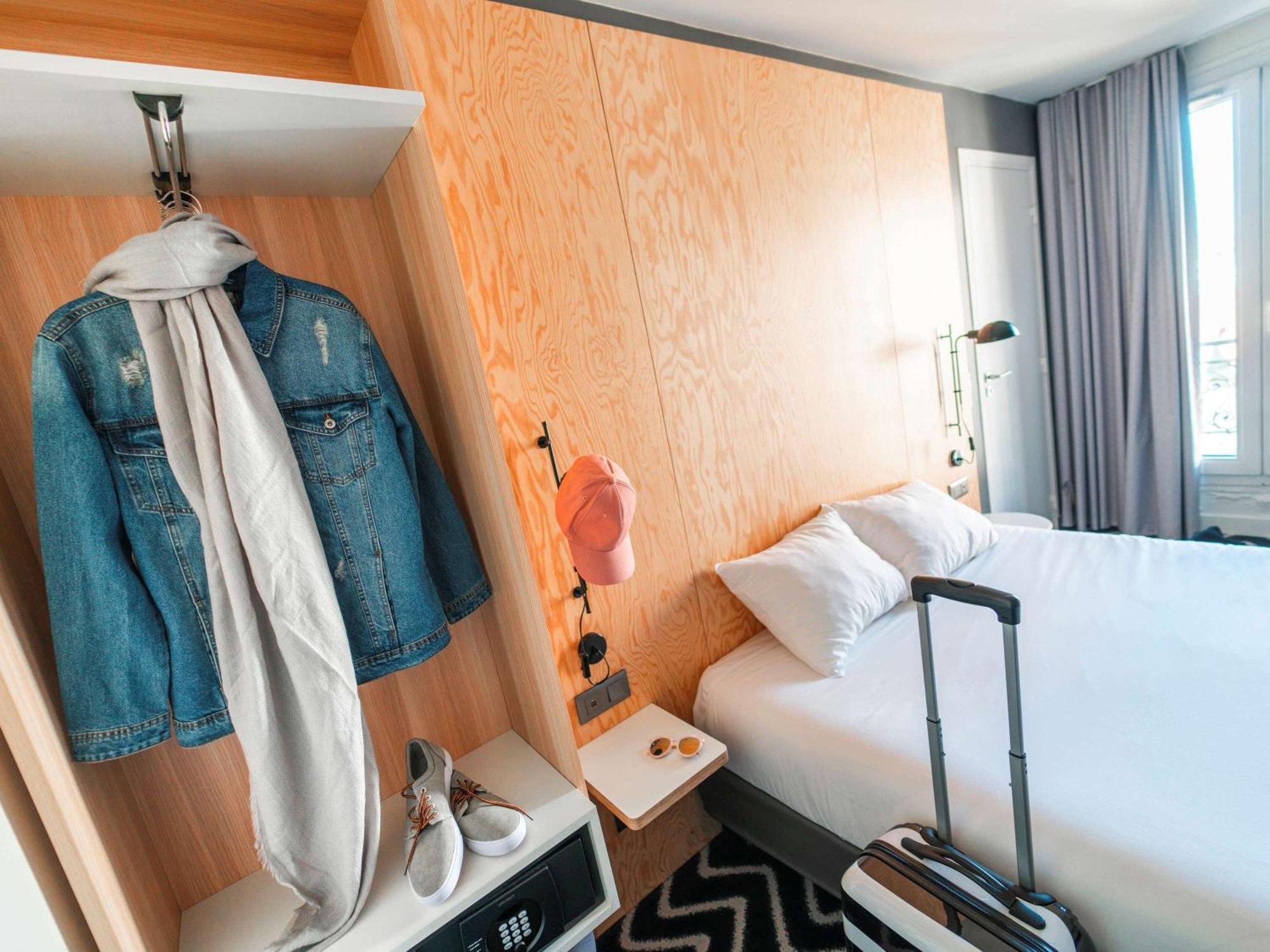 Standard Suite with One Double Bed and Two Single Beds,762780304:JPEG