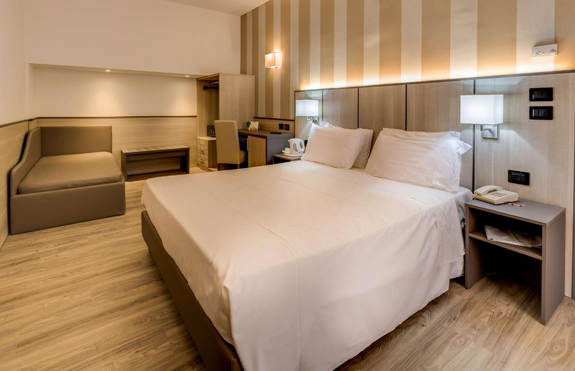 Triple Room,1589520841:JPEG