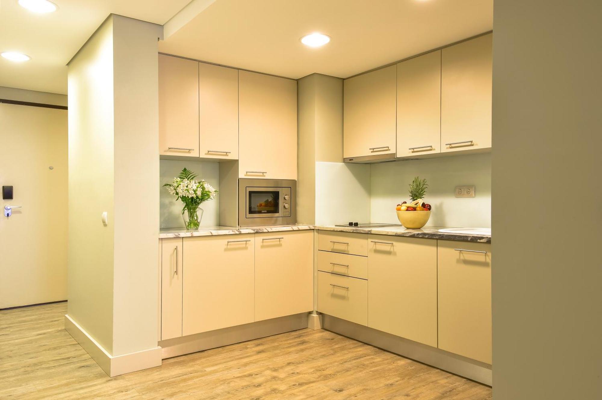 Apartamento Premium de 2 dormitorios con balcón y vistas a la piscina