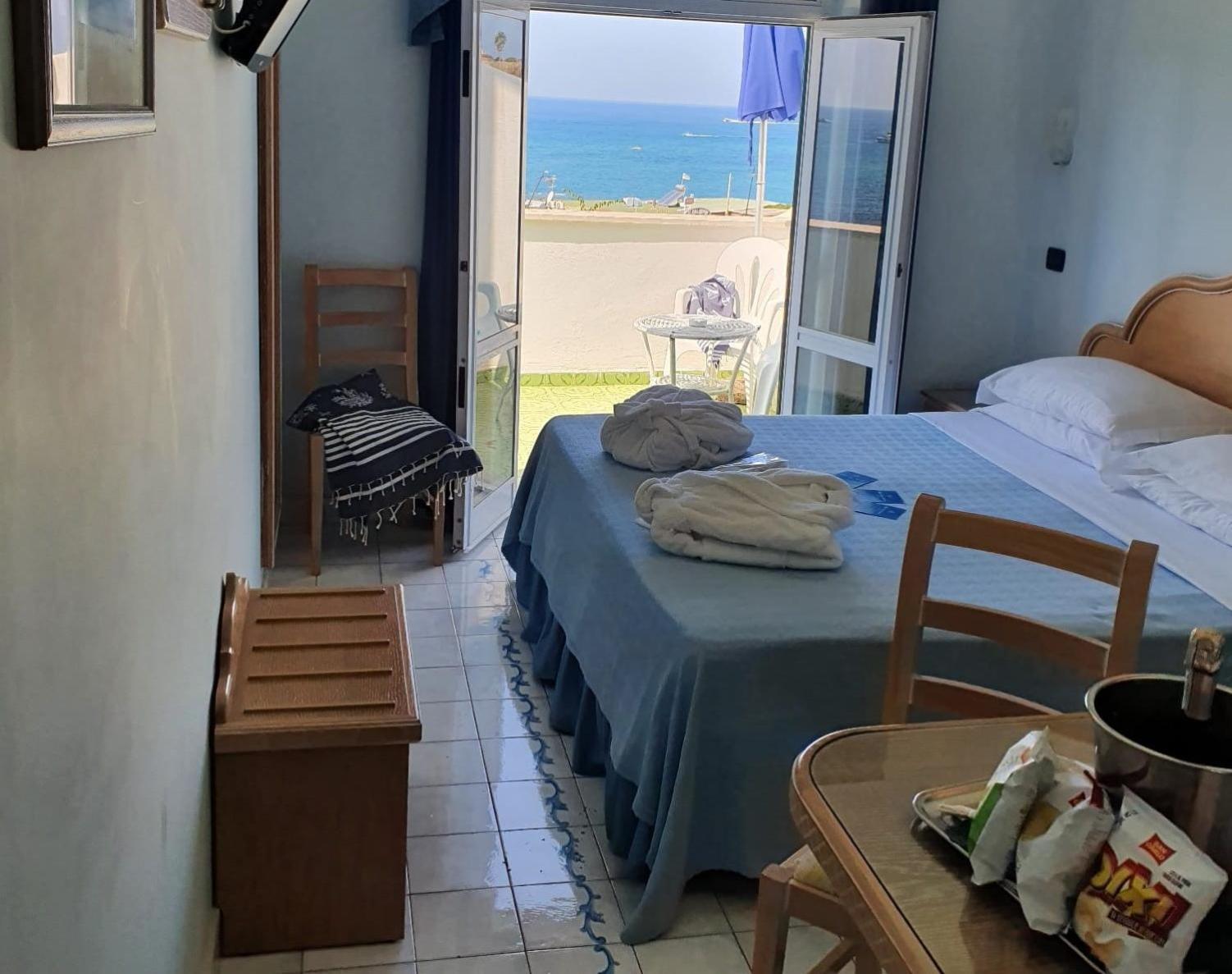 Double Room with Balcony and Sea View,1274702200:JPEG