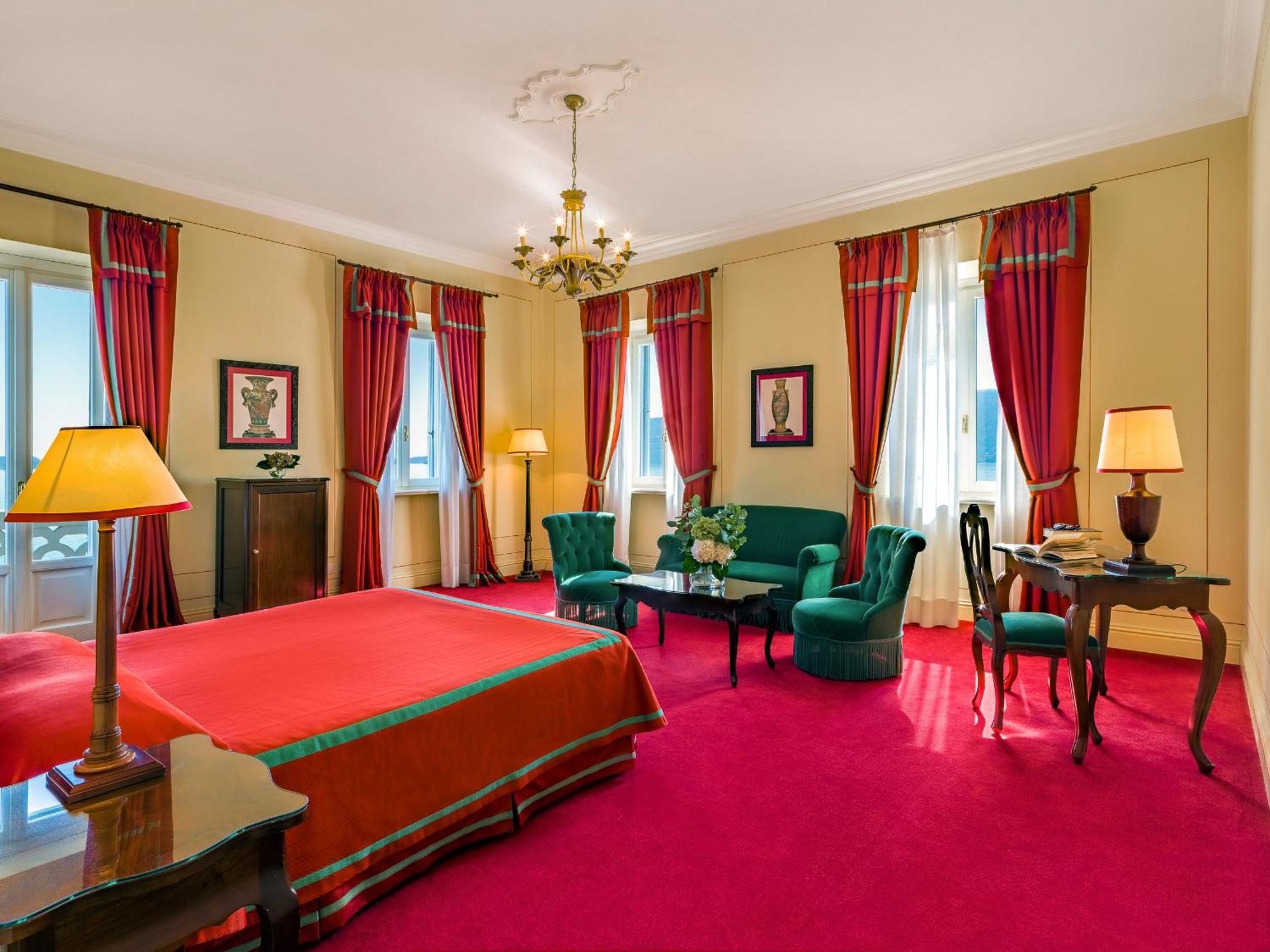Junior Suite Deluxe con Vista Parziale sul Lago
