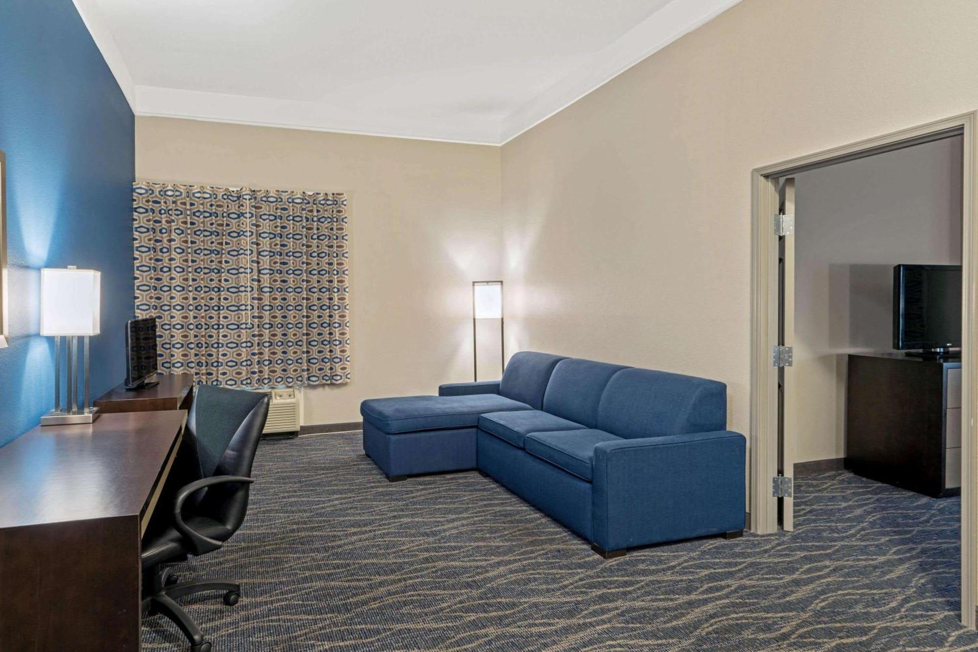 One-Bedroom King Suite Non-Smoking,1275418573:JPEG