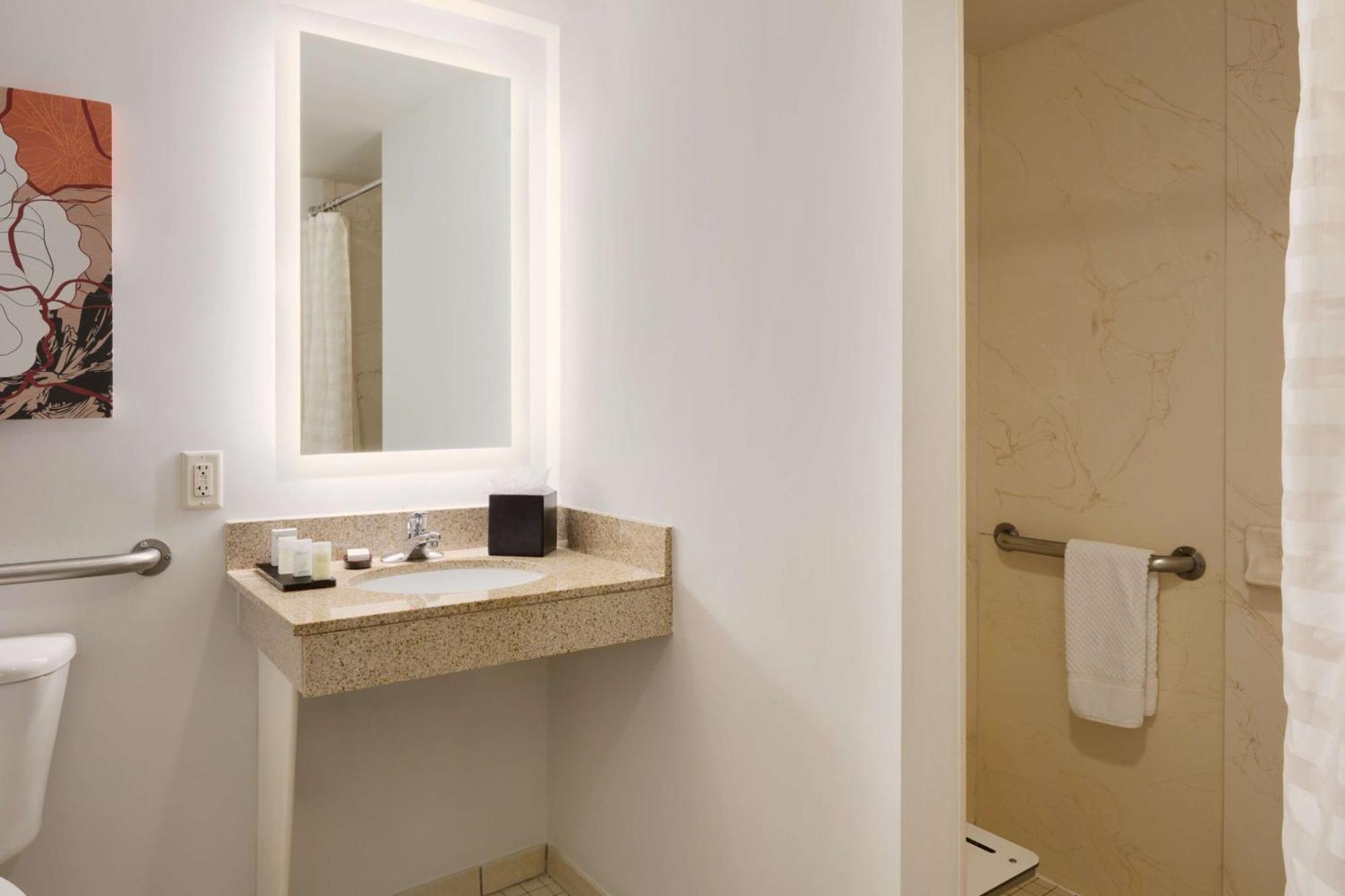 Suite mit 1 Schlafzimmer und 1 Kingsize-Bett – für Hörgeschädigte geeignet, Nichtraucher