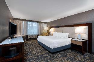 1 King, 2 Queen Beds, Deluxe Two Bedroom Suite, Non-Smoking