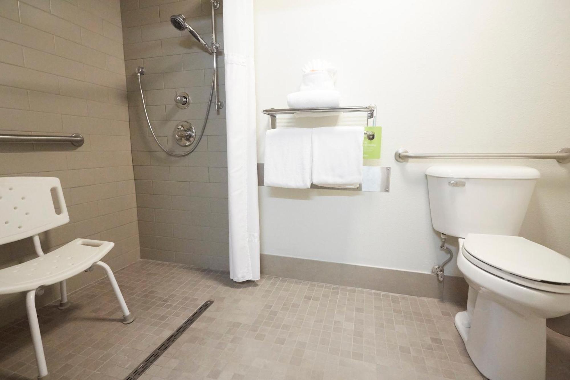 Queen Room Disability Access or Non-Smoking