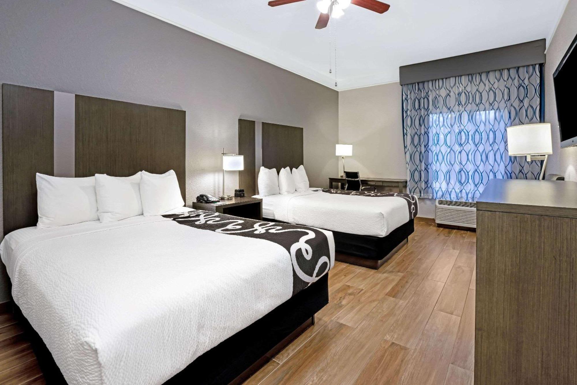 Queen Room with Roll-in Shower and Forest View - Mobility/Hearing Accessible - Non-Smoking
