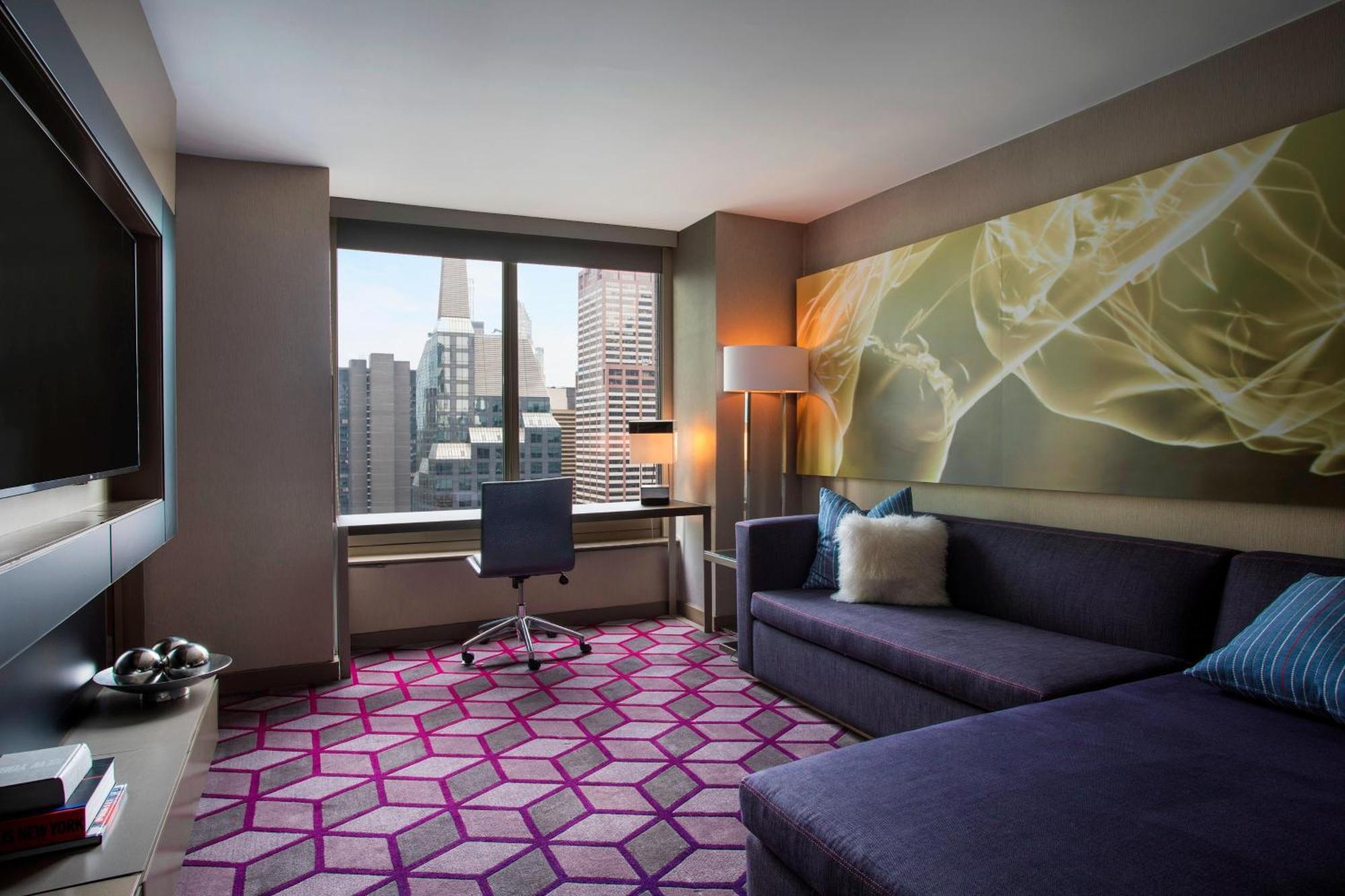 Suite Fantastic mit Kingsize-Bett, Schlafsofa und Blick auf den Broadway