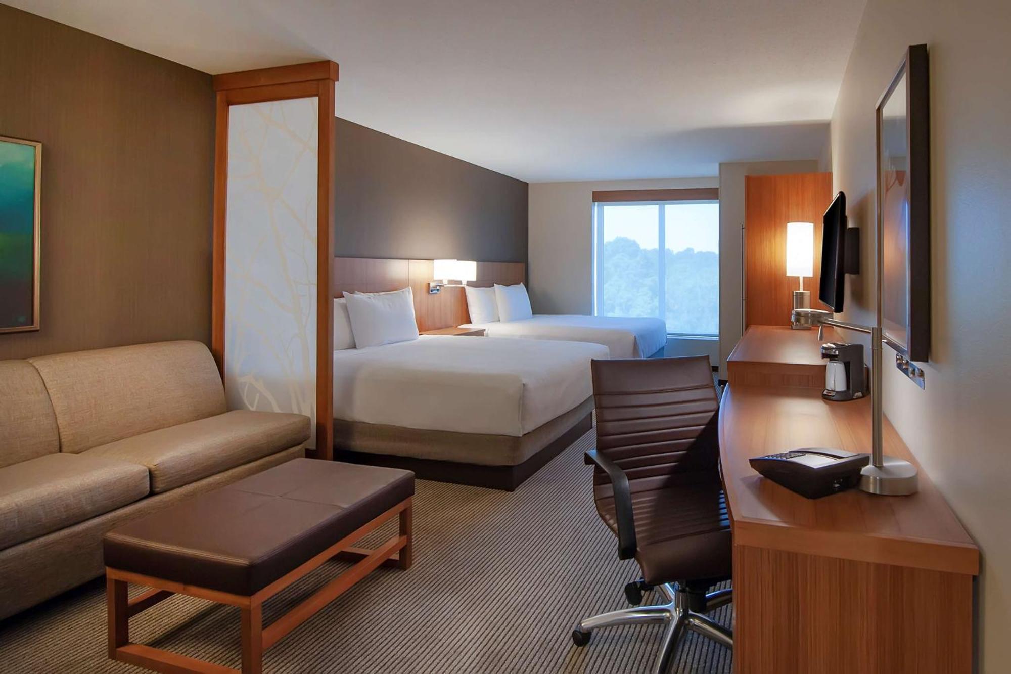 Queen Room with Two Queen Beds and Sofa Bed - High Floor