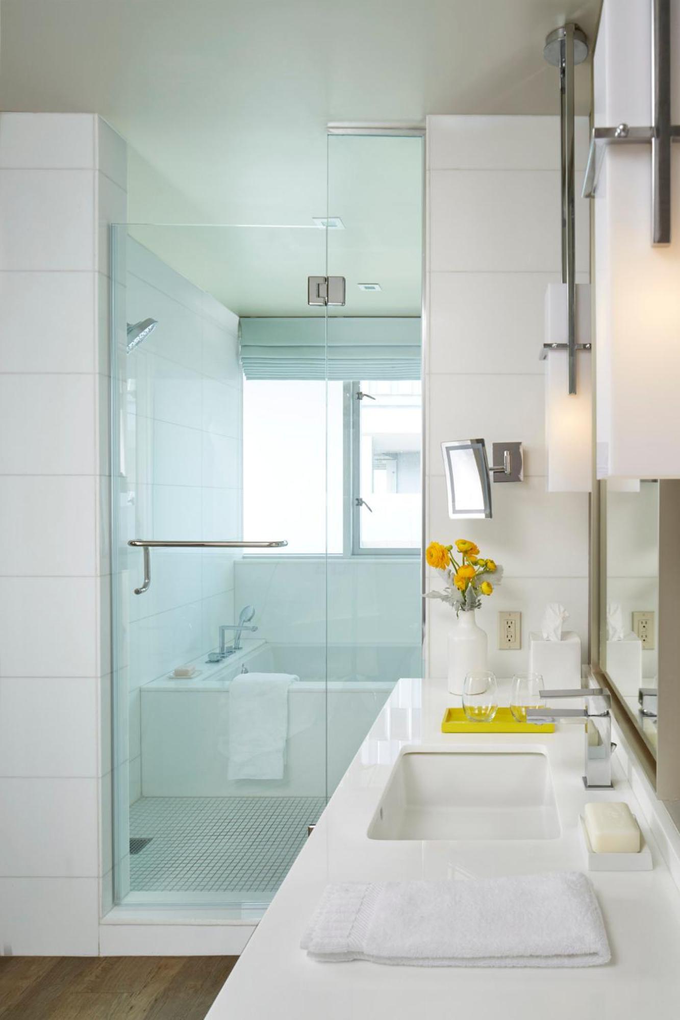 King Suite Soaking Tub Walk Shower,1276099645:JPEG