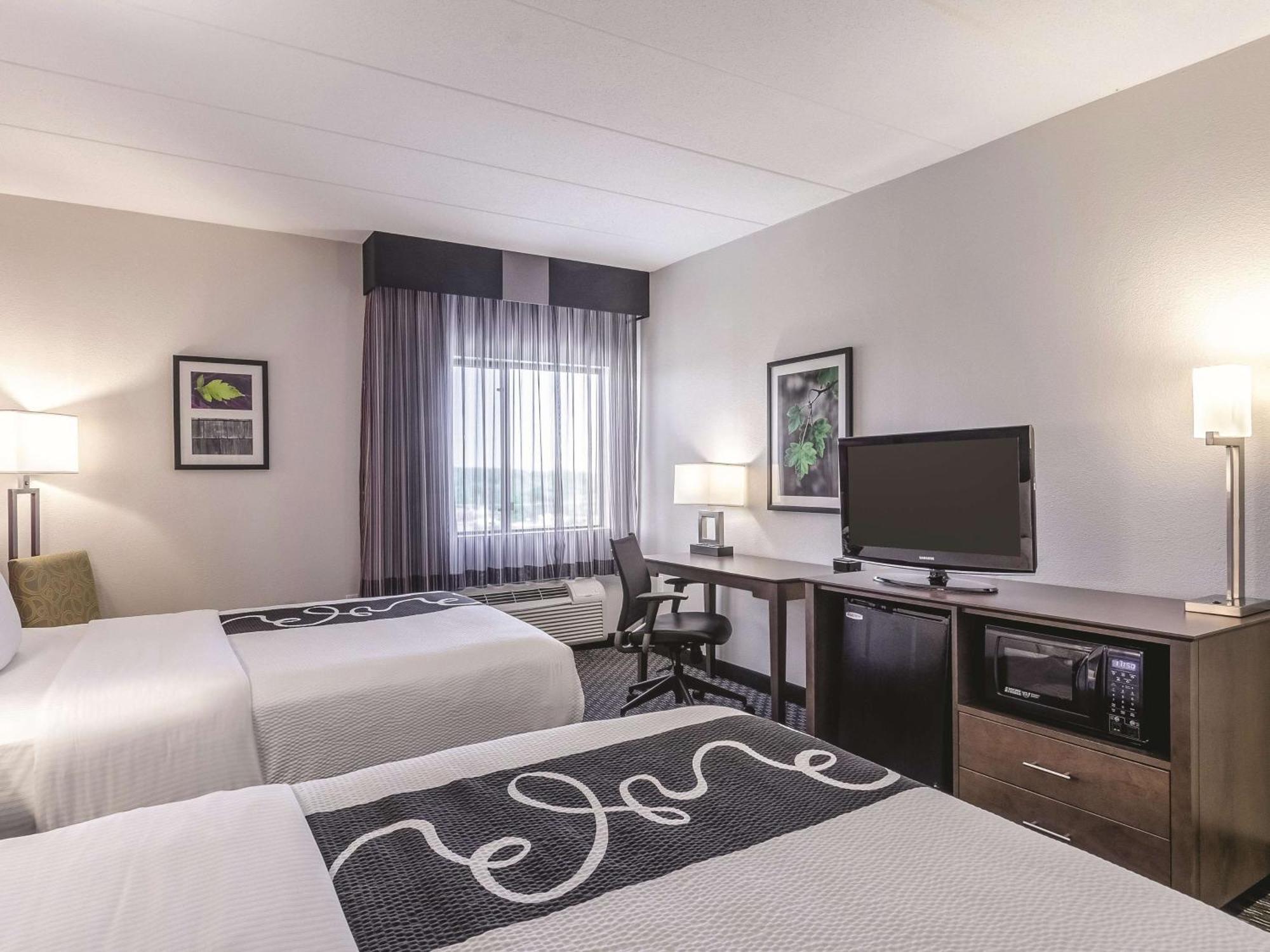 Deluxe Queen Room with Two Queen Beds
