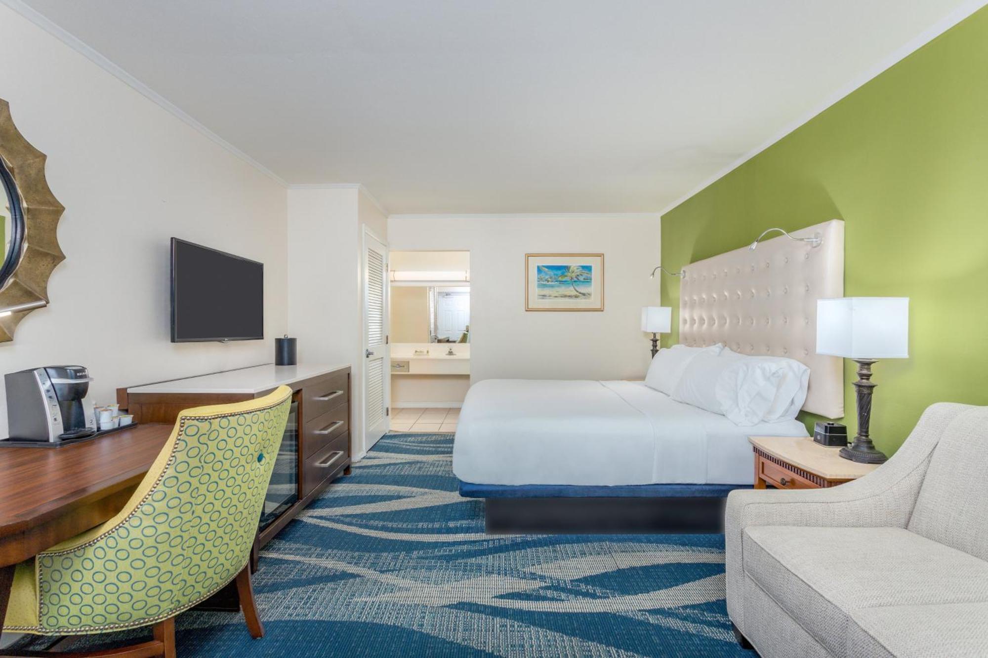 Standard King Room with Pool View