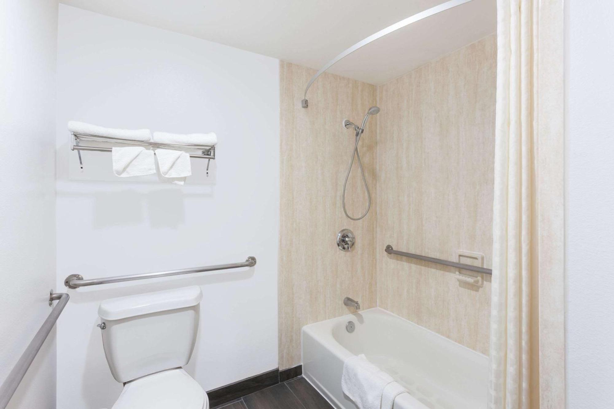 King Room - with Mobility/Hearing Impaired Access - Non-Smoking