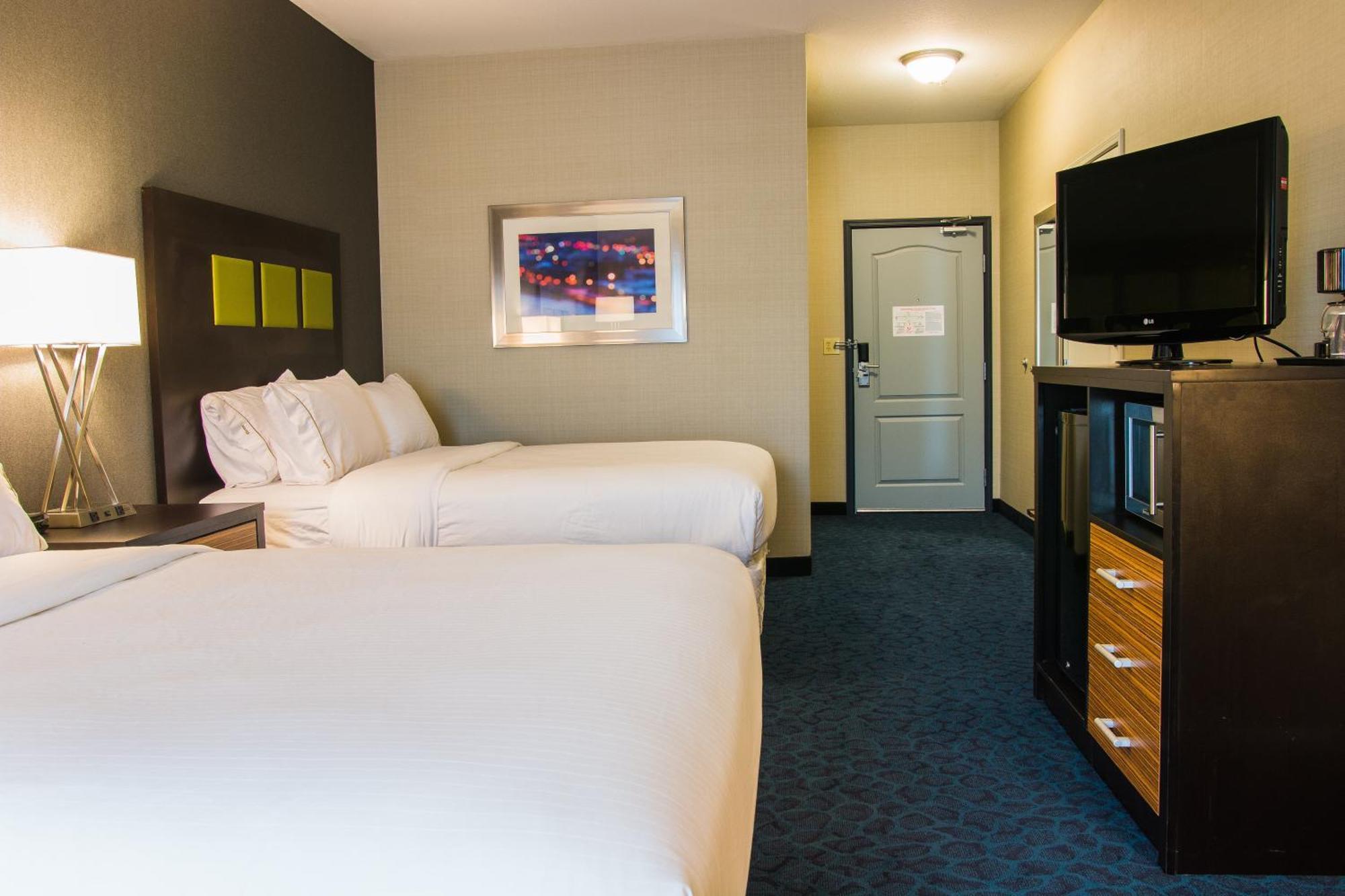 Standard Room with Two Queen Beds